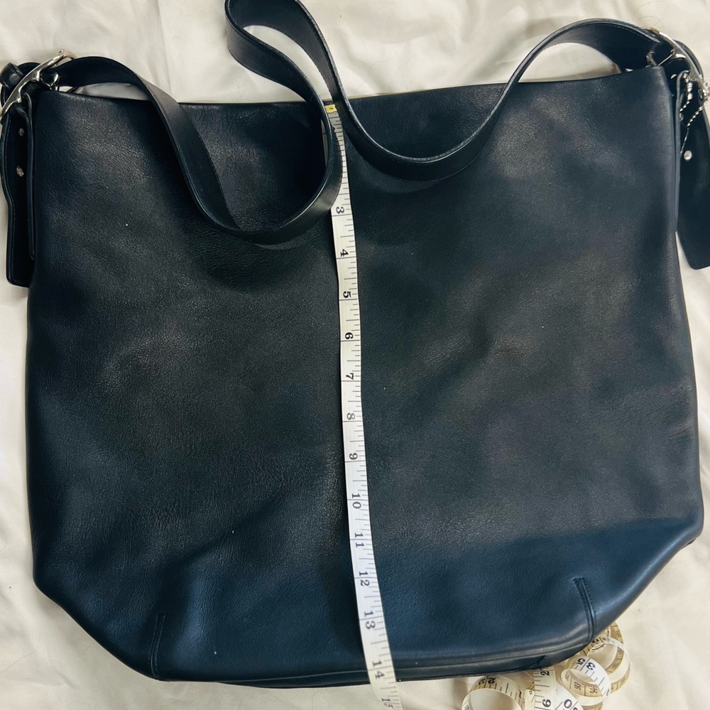 COACH Legacy Large Black Shoulder Bag. Excellent like new condition. - Picture 4 of 7